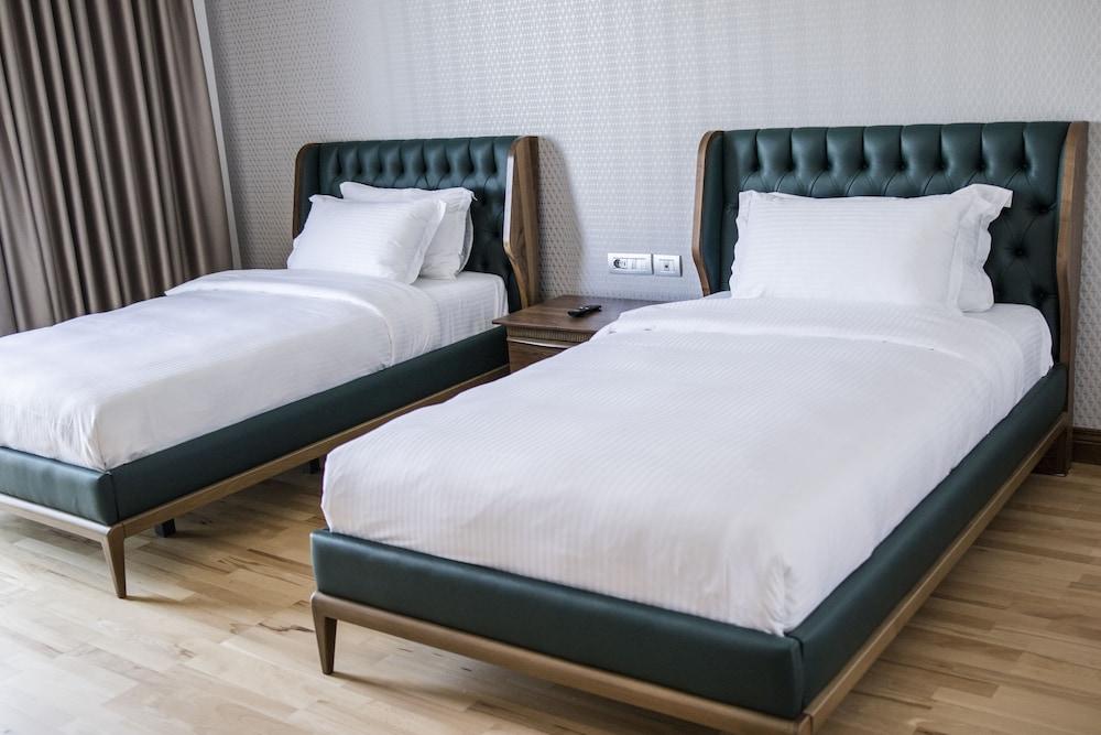Prestige Resort Durres Qerret Esterno foto
