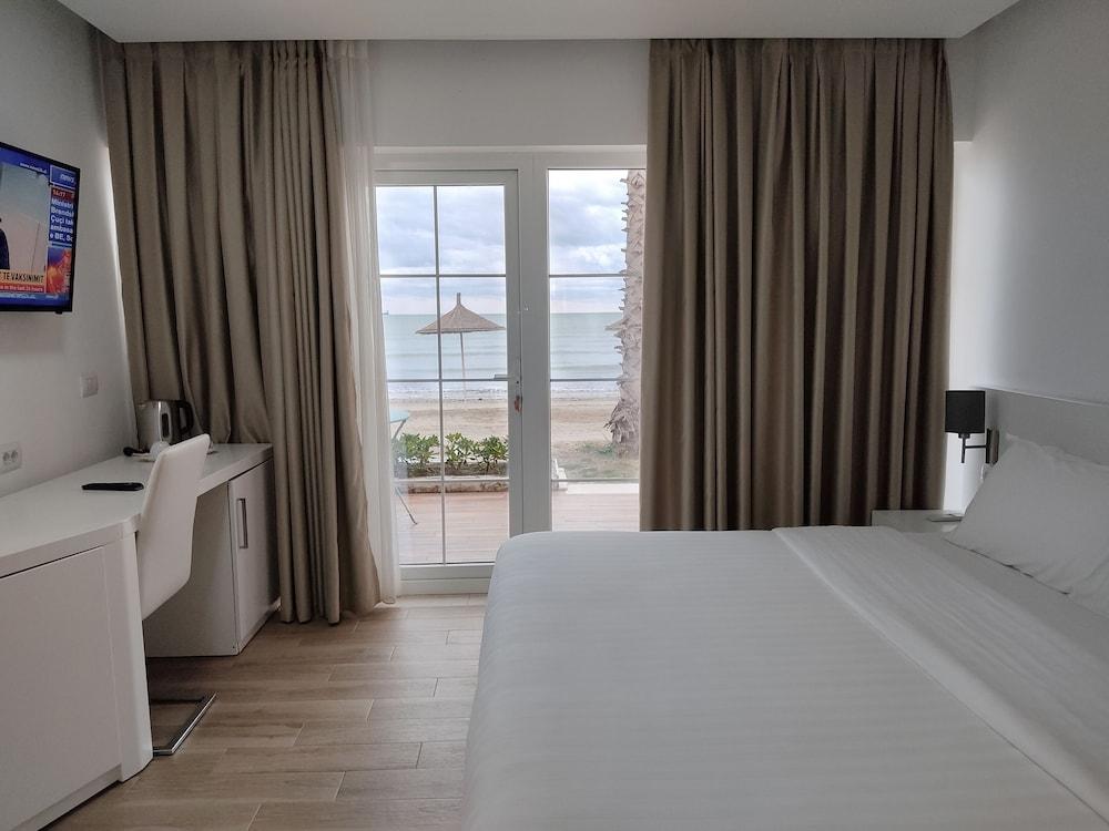 Prestige Resort Durres Qerret Esterno foto