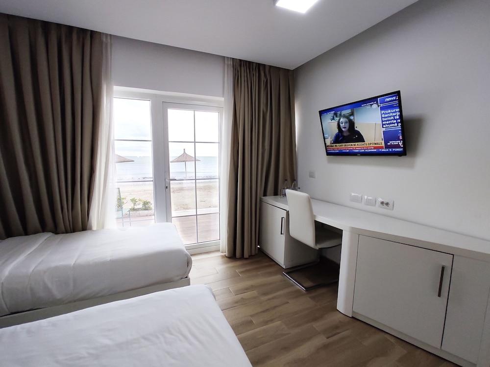 Prestige Resort Durres Qerret Esterno foto