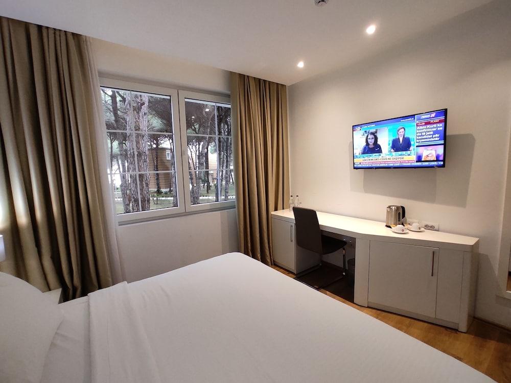 Prestige Resort Durres Qerret Esterno foto