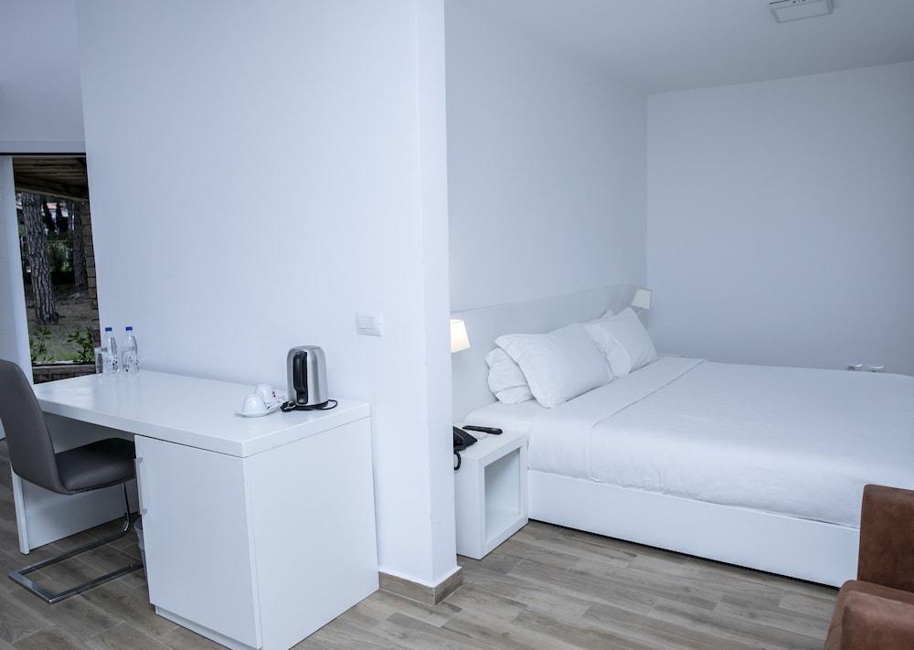 Prestige Resort Durres Qerret Esterno foto