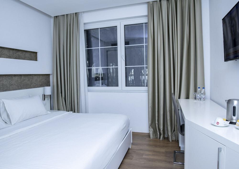 Prestige Resort Durres Qerret Esterno foto