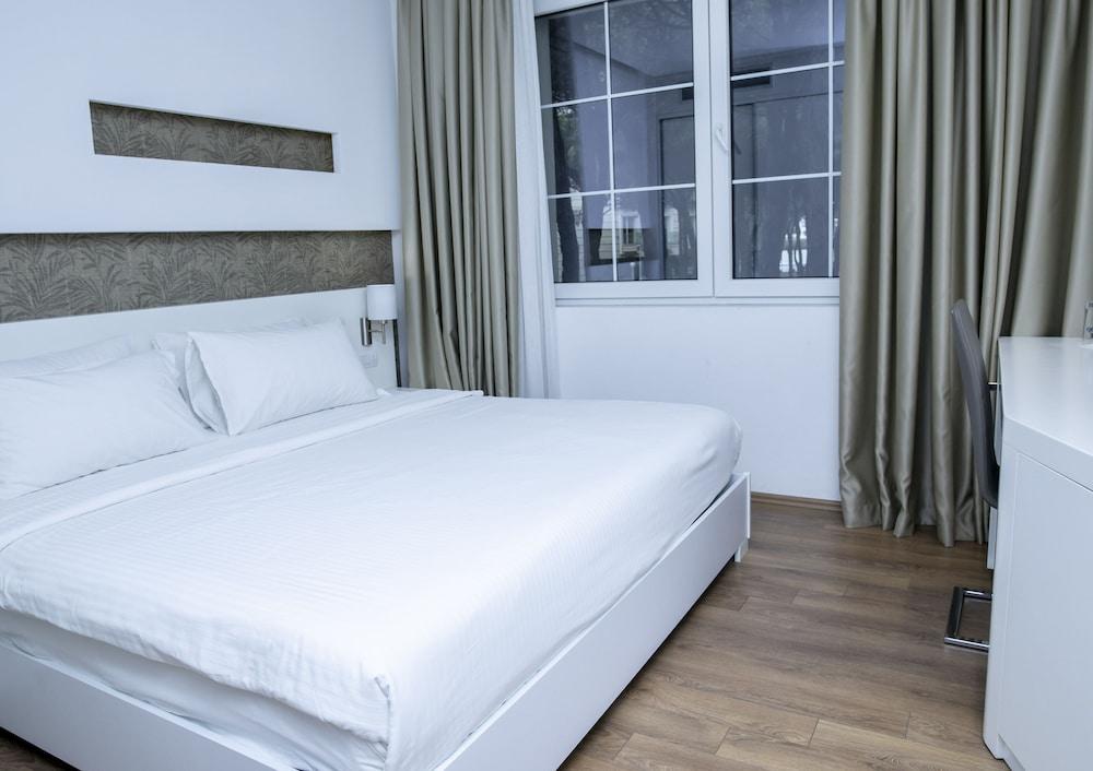 Prestige Resort Durres Qerret Esterno foto