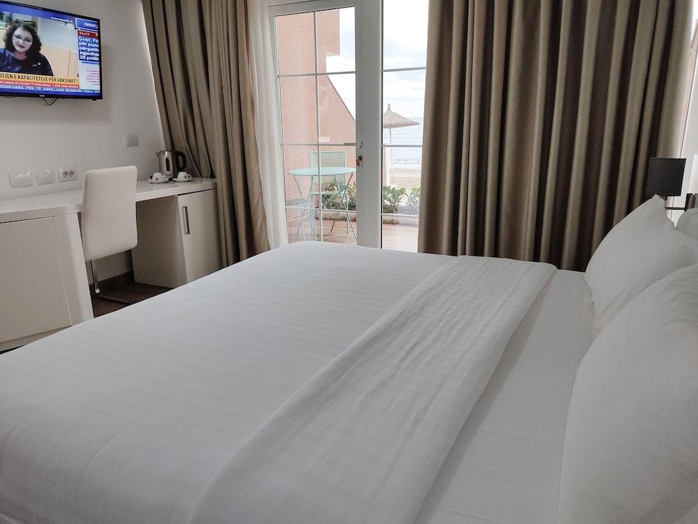 Prestige Resort Durres Qerret Esterno foto