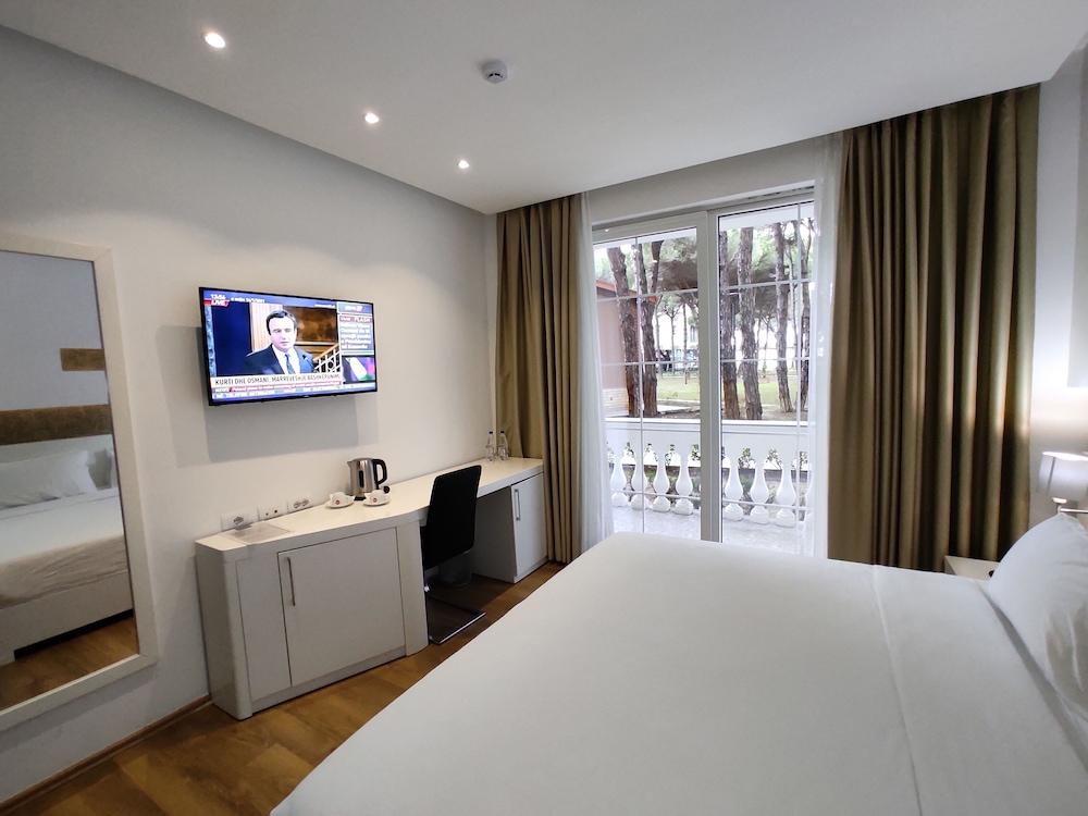 Prestige Resort Durres Qerret Esterno foto